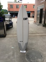 Planche de surf unisexe de haute qualité en EPS avec rail en carbone, shortboard en époxy, planche de type fish en fibre de verre avec logo personnalisable pour les sports nautiques