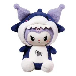 Tubarão parvo e fofo transforma-se em Kuromi, meninos e meninas brincam com presentes de aniversário, bonecos e bonecas