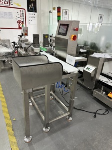 Cintura ad alta velocità ad alta precisione in scatola <span class=keywords><strong>cola</strong></span> birra di <span class=keywords><strong>pesce</strong></span> bevanda on-line check-weigher controllo linea di pesatura macchina di produzione - Product Image 5