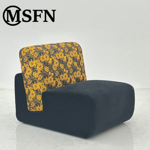 كرسي استرخاء عصري أنيق بنمط أصفر مع قاعدة سوداء وإطار خشبي لغرف المعيشة وغرف الطعام، قابل للتخصيص - Product Image 3