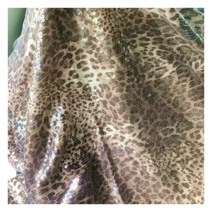 Tessuto del filato del filamento elasticizzato di nuovo arrivo tessuto del ricamo del paillettes della stampa del leopardo animale 5MM per abbigliamento