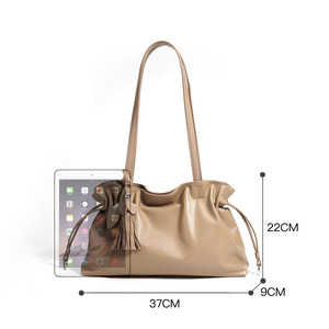Nuevo Bolso Tote <span class=keywords><strong>de</strong></span> Lujo para Mujer, <span class=keywords><strong>de</strong></span> Cuero Genuino, con Capa Superior Suave <span class=keywords><strong>de</strong></span> Piel <span class=keywords><strong>de</strong></span> Vaca, Bolso <span class=keywords><strong>de</strong></span> Hombro <span class=keywords><strong>de</strong></span> Gran Capacidad, Bolso <span class=keywords><strong>de</strong></span> Mano Femenino con Borla, Estilo Hobo - Product Image 3