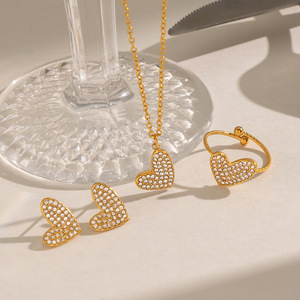 Juego <span class=keywords><strong>de</strong></span> Joyas <span class=keywords><strong>de</strong></span> Circonita Cúbica en Forma <span class=keywords><strong>de</strong></span> Corazón para Mujer, Acero Inoxidable 304, Chapado en Oro <span class=keywords><strong>de</strong></span> 18K, Collar, Pendientes y Anillo, Estilo Premium para Uso Diario, Regalo - Product Image 4