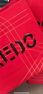 Bolsas de Papel de Lujo Personalizadas con Relieve 3D y Lámina Negra para Empaque de Ropa, Promoción de Tiendas y Negocios - Product Image 3