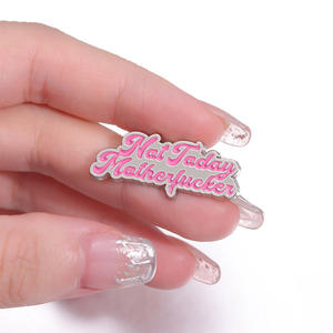 เข็มกลัดโบว์สีชมพูออกแบบได้ตามต้องการหมุดเคลือบโลหะทนทานสำหรับผู้หญิงของขวัญสำหรับเพื่อนคริสต์มาส - Product Image 4