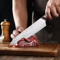 Couteau Santoku en acier inoxydable martelé à la main, lame de 7 pouces, manche ergonomique en bois, ambidextre, compatible lave-vaisselle, pour cuisine aiguisée