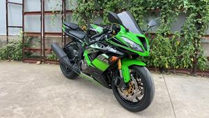 Motocicleta Deportiva Kawasaki Ninja ZX6R de 2.0 Tiempos con Sistema de Inyección para Carreras en Carretera, a la Venta - Product Image 2
