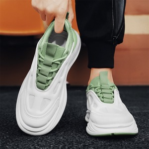 Zapatillas de caña alta, parte superior de malla versátil y transpirable, zapatillas deportivas y casuales para hombre, zapatillas blancas con un diseño moderno. - Product Image 2