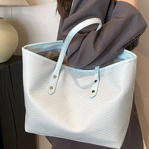 กระเป๋าโท้ทผู้หญิงใหม่กระเป๋าสะพายไหล่อินเทรนด์และมีสไตล์ความจุขนาดใหญ่กระเป๋าใต้วงแขน - Product Image 2