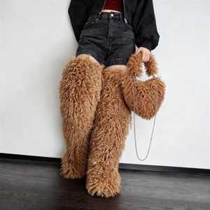Bottes hautes en fourrure mongole SHIKOL avec sacs et ensemble de chaussures, sac à main en forme de cœur en peluche longue et luxueuse, Hiver 2025 - Product Image 1
