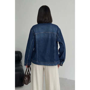 Veste en jean simple bleu foncé en coton lavable pour femme avec détails de poches - Product Image 5