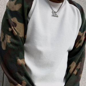 남성용 맞춤 자수 컬러블록 패치워크 와플 카모 위장 긴팔 티셔츠 제작 - Product Image 1