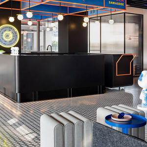 Escritorio de Hotel Boutique Sofisticado con Gestión de Cables Integrada, Almacenamiento Incorporado y Superficie Lisa, Esencial para el Espacio de Trabajo - Product Image 4