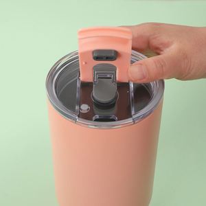 Vaso Térmico de Viaje de Acero Inoxidable de 40oz con Aislamiento al Vacío de Doble Pared, Asa y Popote, Antiderrames, para Bebidas Calientes/Frías, con Logotipo Personalizado - Product Image 4