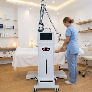 Machine de beauté professionnelle au laser fractionné CO2 RF 60W 10600nm avec tube RF en verre, 7 bras guides de lumière 4D 5D pour l'élimination des cicatrices - Product Image 1