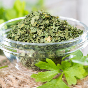 Hierbas de Cilantro Secas Procesadas Naturalmente con Aroma Fresco, Ideales para Uso Culinario, Mezclas de Condimento y Recetas Tradicionales - Product Image 5