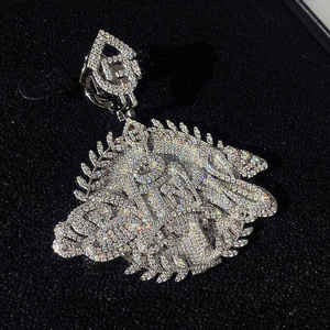 จี้โมอิสซาไนต์แบบวินเทจสั่งทำพิเศษ ประดับเพชรแบบ Iced Out เงินสเตอร์ลิง VVS สไตล์ฮิปฮอป สร้อยคอพร้อมจี้สลักอักษรย่อตามสั่งสำหรับผู้ชาย - Product Image 1