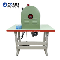 Machine semi-automatique de poinçonnage et de rivetage pour l'installation d'œillets et de boutons dans les semelles intermédiaires de chaussures pour femmes