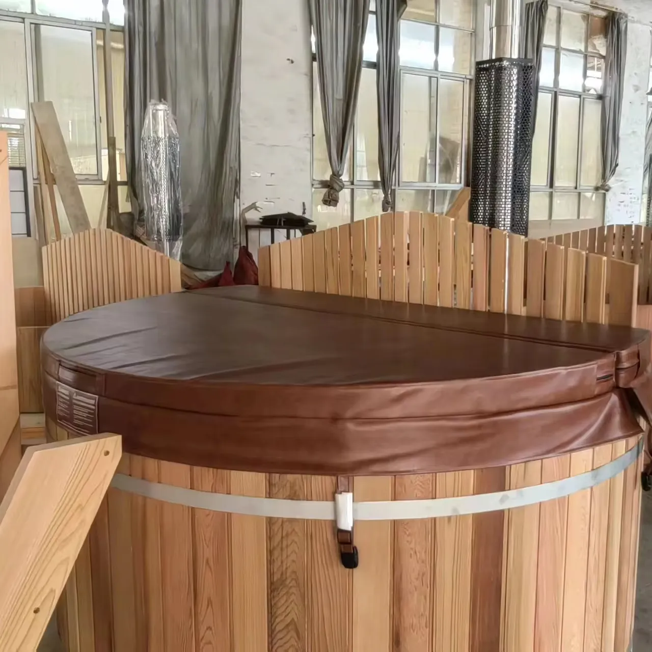 Quality Fired Pine Hot Tub Internal 1800*1000MM For 3-4 Person Wood Fired Water Heater For Hot Tub