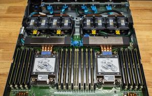 เซิร์ฟเวอร์แร็ค SR630 V3 1U รองรับ Intel Xeon Scalable รุ่นที่ 4 และ 5  DDR5 OCP3.0 สำหรับการจำลองฐานข้อมูล มีสินค้าในสต็อก - Product Image 4