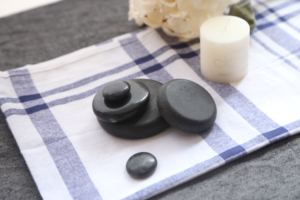 Kit de pierres de massage chauffantes en basalte noir, fabricants de Xiamen, <span class=keywords><strong>sauna</strong></span> portable, pierres chaudes, 6 pièces, masseur pour le corps et les pieds dans un sac en velours - Product Image 2