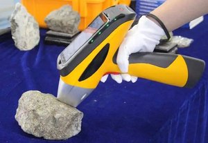 Analyseur de métaux Xrf haute sensibilité pour tester l'or, les minerais et le sol - Product Image 3