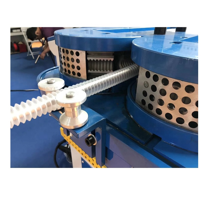 Машина для изготовления гофрированных труб с одной стенкой из ПВХ