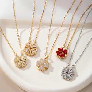 Collar de Trébol de Acero Inoxidable XL147 - Cadena de Titanio con Brillo Eterno, Delicado Regalo para Mujer, Joyería Hipoalergénica - Product Image 1