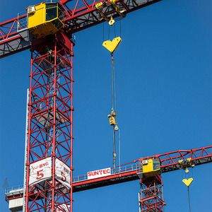 Maquinaria de construcción de 8 toneladas, grúa <span class=keywords><strong>torre</strong></span>, sistema de control remoto, grúa <span class=keywords><strong>torre</strong></span> plana, nuevo precio de fabricación - Product Image 1