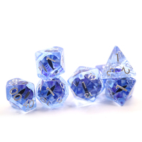 Jeu de dés D & D en résine œil de dragon bleu de 7 pièces à bord souple polyédrique pour les joueurs de donjons et de dragons