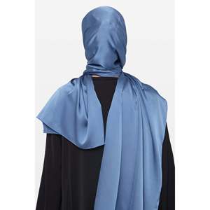 Hijab en satin 70 cm x 180 cm, motif grainé bleu <span class=keywords><strong>Maya</strong></span>, 80% rayonne, 20% tissu chiffon - Product Image 2
