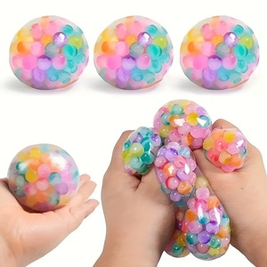 Pelota Antiestrés de Plástico con Cuentas de Arcoíris, 6cm, Sin Red, Estilo Nuevo, Juguete Blando y Esponjoso de TPR para Aliviar el Estrés - Product Image 3