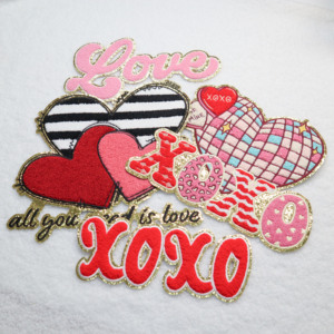 Bordado personalizado Día de San Valentín brillo carta Hey Sugar Logo parche hierro en Chenille parches para ropa - Product Image 5