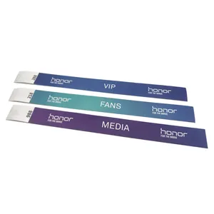 Su geçirmez Tyvek bilet yazıcı olay kağıt bilekliği bilezik özel Logo biletler tek kullanımlık bileklik