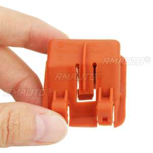 1U0823570A <b>Plastic</b> Bonnet Rod Stay <b>Bracket</b> Buckle Clip for Skoda Octavia MK2 2004-2013 - Product Image 3