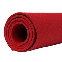 Feutre de laine rouge, poids moyen ; absorbant l'huile, amortissant, absorbant les chocs et isolant thermiquement.