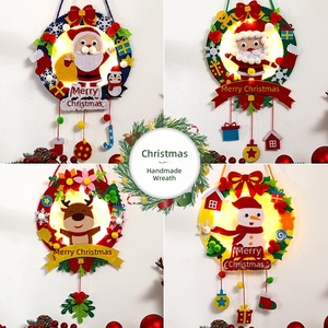 Couronne <span class=keywords><strong>de</strong></span> <span class=keywords><strong>Noël</strong></span> <span class=keywords><strong>de</strong></span> haute qualité avec lumières, faite à la main pour enfants, pendentif créatif DIY, <span class=keywords><strong>décoration</strong></span> <span class=keywords><strong>de</strong></span> <span class=keywords><strong>maternelle</strong></span> 21*45cm en tissu - Product Image 3