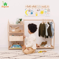 Portants à vêtements Montessori pour enfants avec étagères de présentation durables pour vêtements pour enfants