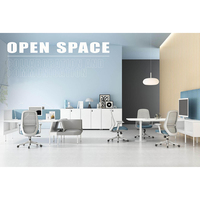 Chaise de bureau ergonomique en maille avec accoudoirs fixes, design pivotant respirant, cadre en acier, roulettes, chaise de bureau moderne pour longues sessions