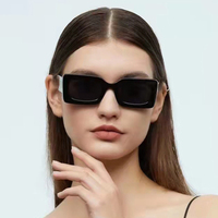 Lunettes de soleil de luxe 2026 pour femme, petites, carrées, protection UV400, style rétro rectangulaire, verres personnalisables avec logo, disponibles en bleu et noir