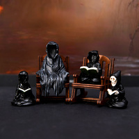 Décoration artisanale en résine mignonne de sorcière et fantôme d'Halloween sur chaise à bascule