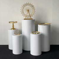 Présentoirs cylindriques dorés en fer forgé 5 pièces RHD pour gâteaux de mariage, desserts et tables de présentation pour la Saint-Valentin et les fêtes de Noël