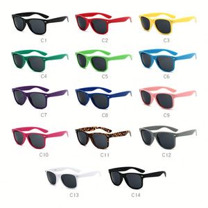 <b>Vintage</b> Studded Retro <b>Sunglasses</b>, Classic UV400 Fashion Shades for Men and Women, European and American Style - Product Image 2