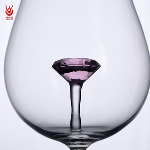 Copa <span class=keywords><strong>de</strong></span> Vino Tinto <span class=keywords><strong>de</strong></span> Borosilicato Rojo con Diseño <span class=keywords><strong>de</strong></span> Diamante para Fiestas, Bodas, Uso Doméstico y en Bares - Product Image 2