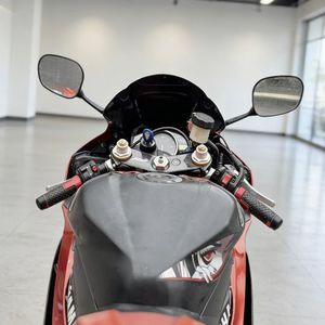 <span class=keywords><strong>Moto</strong></span> de course <span class=keywords><strong>sportive</strong></span> Yamaha YZF R6 600cc à essence 4 temps avec démarrage électrique et vitesse maximale de 180 km/h – Vente authentique - Product Image 5