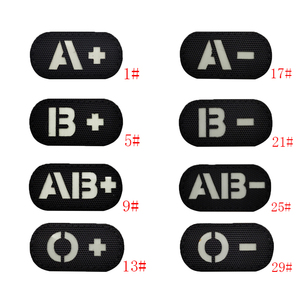 Im Dunkeln Leuchtender IR Schwarzer APOS A+ B+ AB+ O+ Blutgruppen 1x2 Erste-Hilfe-Kit IFAK Coyote Taktischer Klettverschluss-Patch - Product Image 3