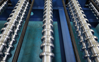 Machine de formage à rouleaux pour tôles d'acier inoxydable à ondulations d'eau, certifiée CE, personnalisée, à grande vitesse, avec contrôle PLC