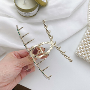 กิ๊บกรงเล็บรูปปลาฉลามขนาดใหญ่สำหรับผู้หญิงกิ๊บหนีบผมไข่มุกสวยสง่าแฟชั่น - Product Image 4