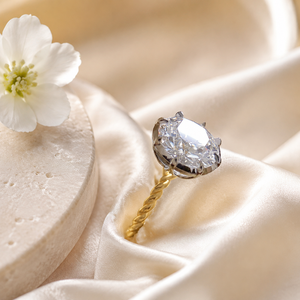 Anello Nuziale Intrecciato a Rosa Traforata per Donne, Gioiello da Dito Elegante e di Lusso - Product Image 4