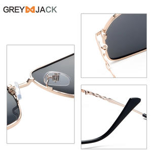 Lunettes de soleil polarisées pour homme Grey Jack, monture or et noir, verres TAC, protection UV400, style sport et conduite en extérieur - Product Image 2